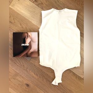 NEW SKIMS Essential crewneck sleeveless bodysuit - S/M, marble